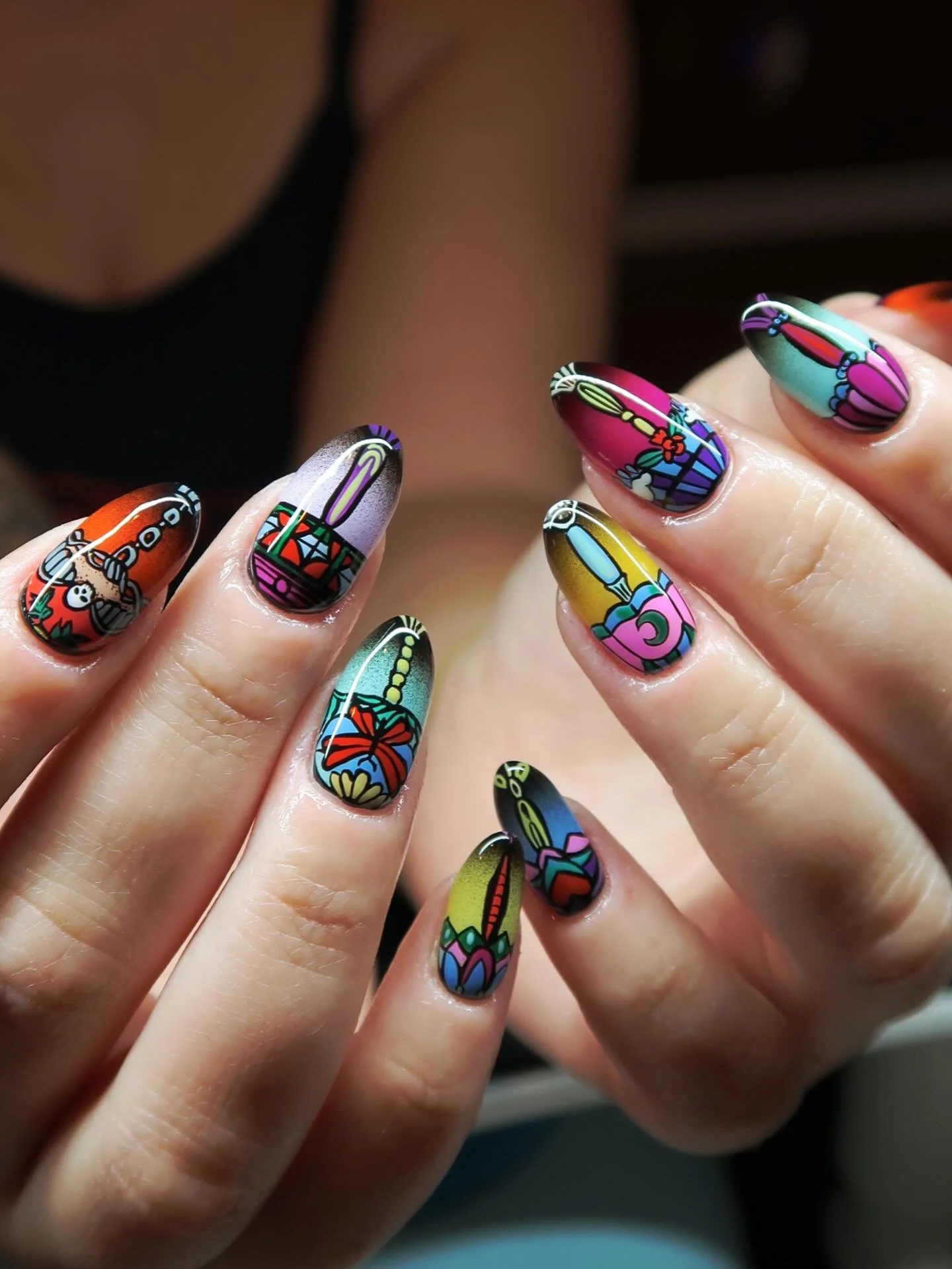 @renographics glass lamps🧚🏻&zwj;♀️💕💀

#graphicnailart #handpaintednails #sandiegonailart #colorfulnailart #stainedglassnails