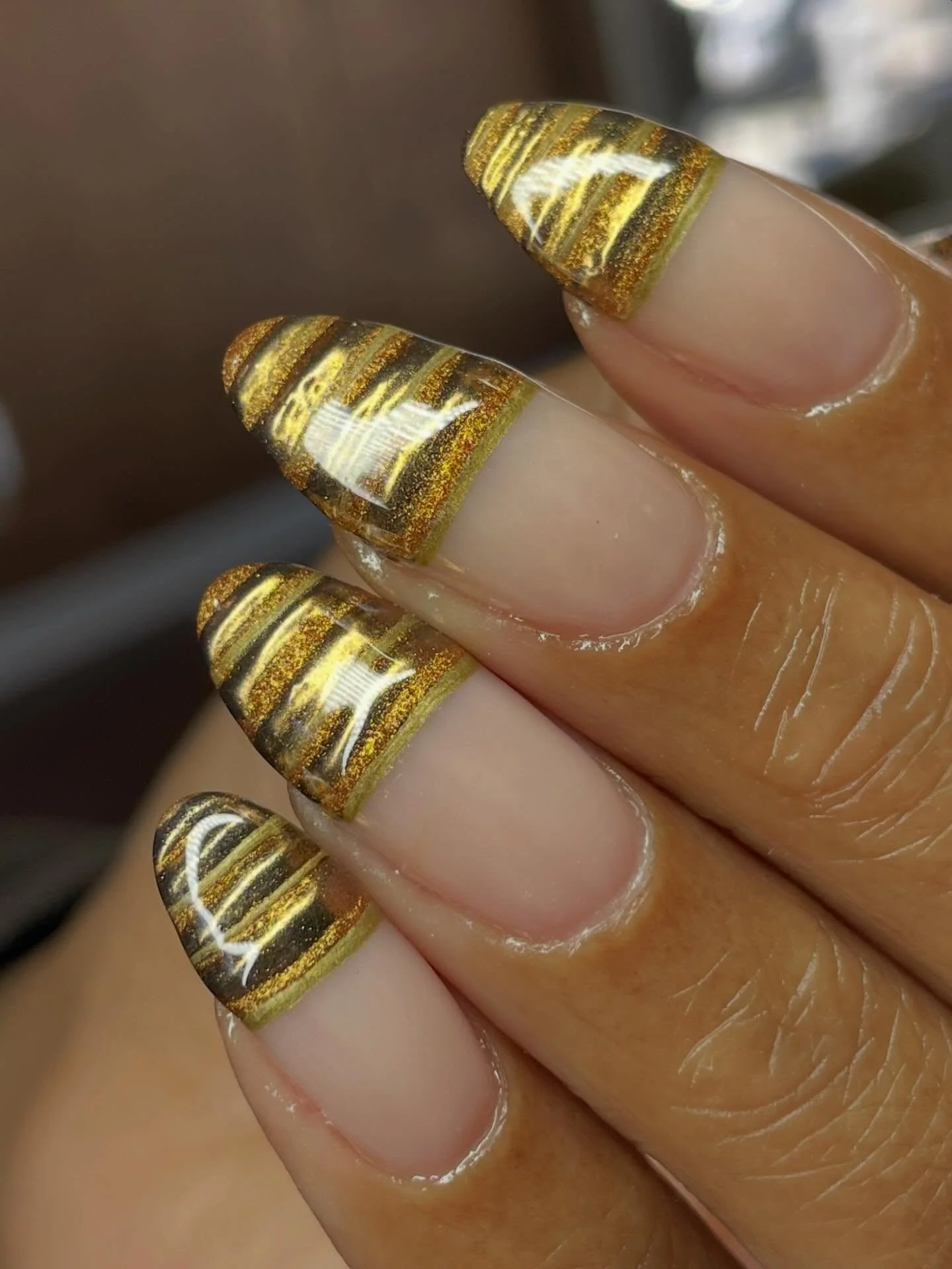 Gold African neck coil inspo from @hollywiththegoodnails 🌟

#goldnails #goldchrome #sandiegonails #sandiegonailart