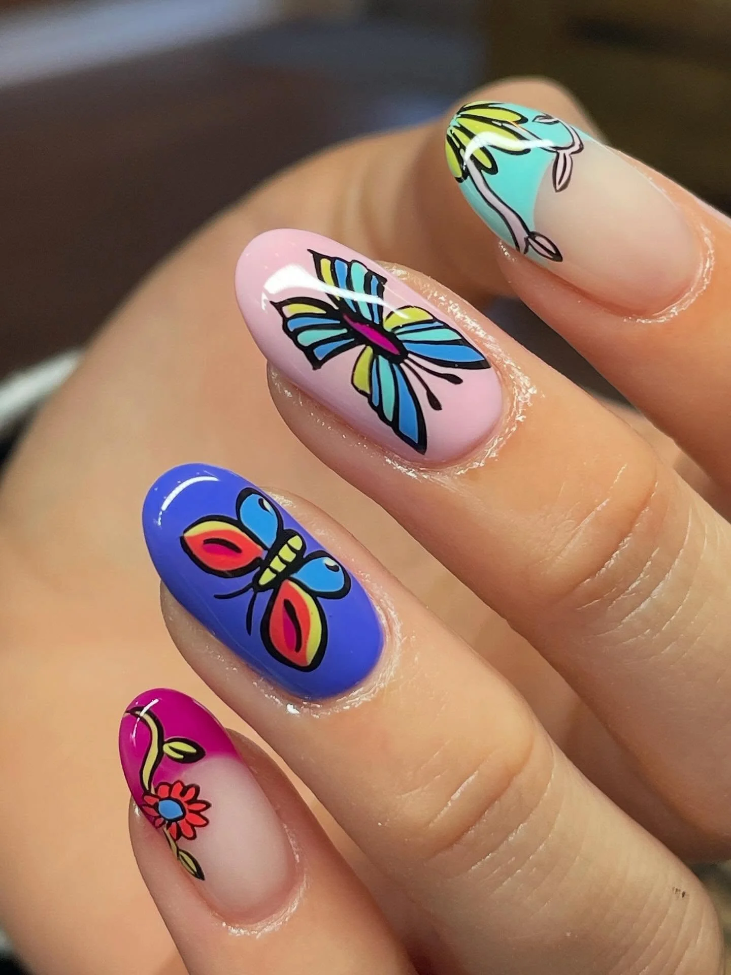 more @renographics inspo🦋

#graphicnailart #colorfulnailart #sandiegonails #sandiegonailart