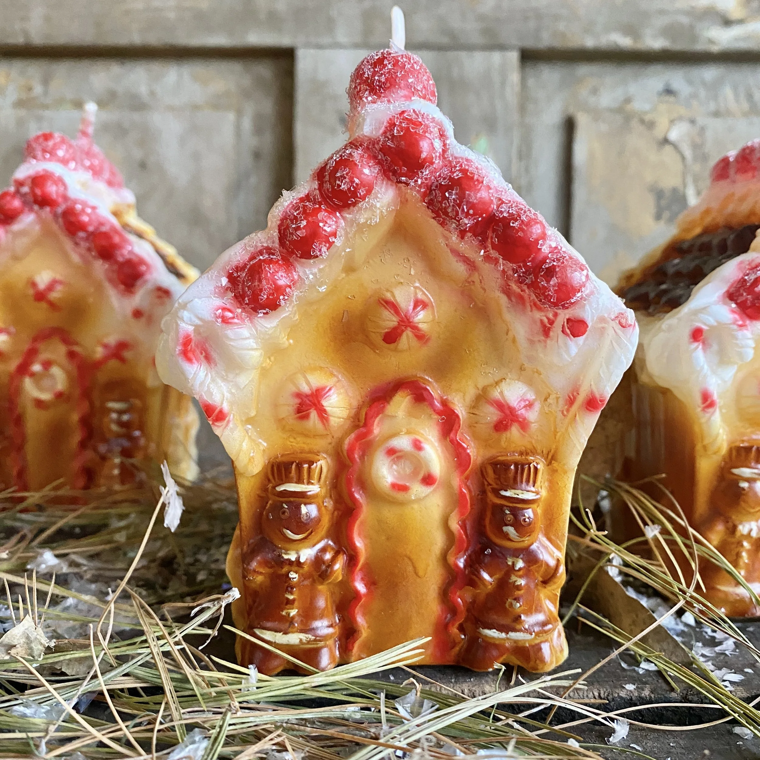 Italian Gingerbread House Candle