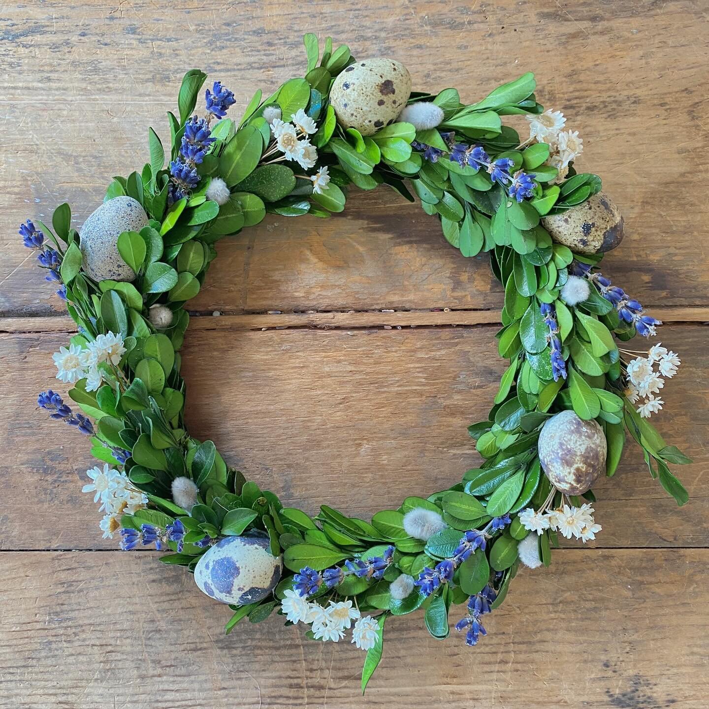 Save 20% with code WOMENSDAY, valid until midnight! So many lovely orders, so many lovely women 🤍 appreciate you all!
.
.
.
#fruitandflower #flowershop #driedflowers #preservedflowers #womensday #sale #wreathsofinstagram #boxwood #spring #springstyl