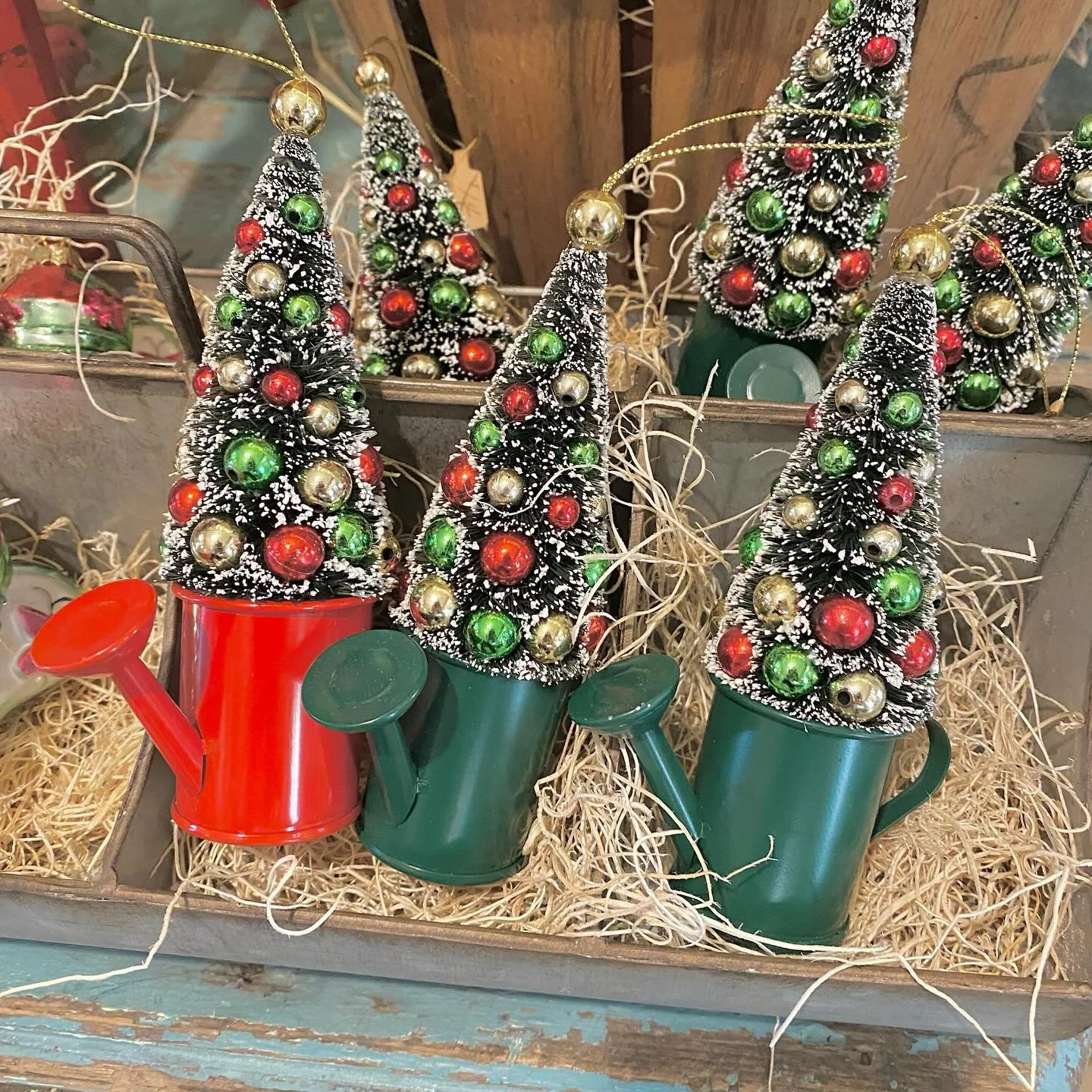 Volant shop will be open tomorrow, Friday the 19th, from 11-4 and Saturday, the 20th, from 11-3 for all those last minute gifts! 🤍
.
.
.
#fruitandflower #flowershop #driedflowers #preservedflowers #holidayshop #shoplocal #shopsmall #volantpa #mercer