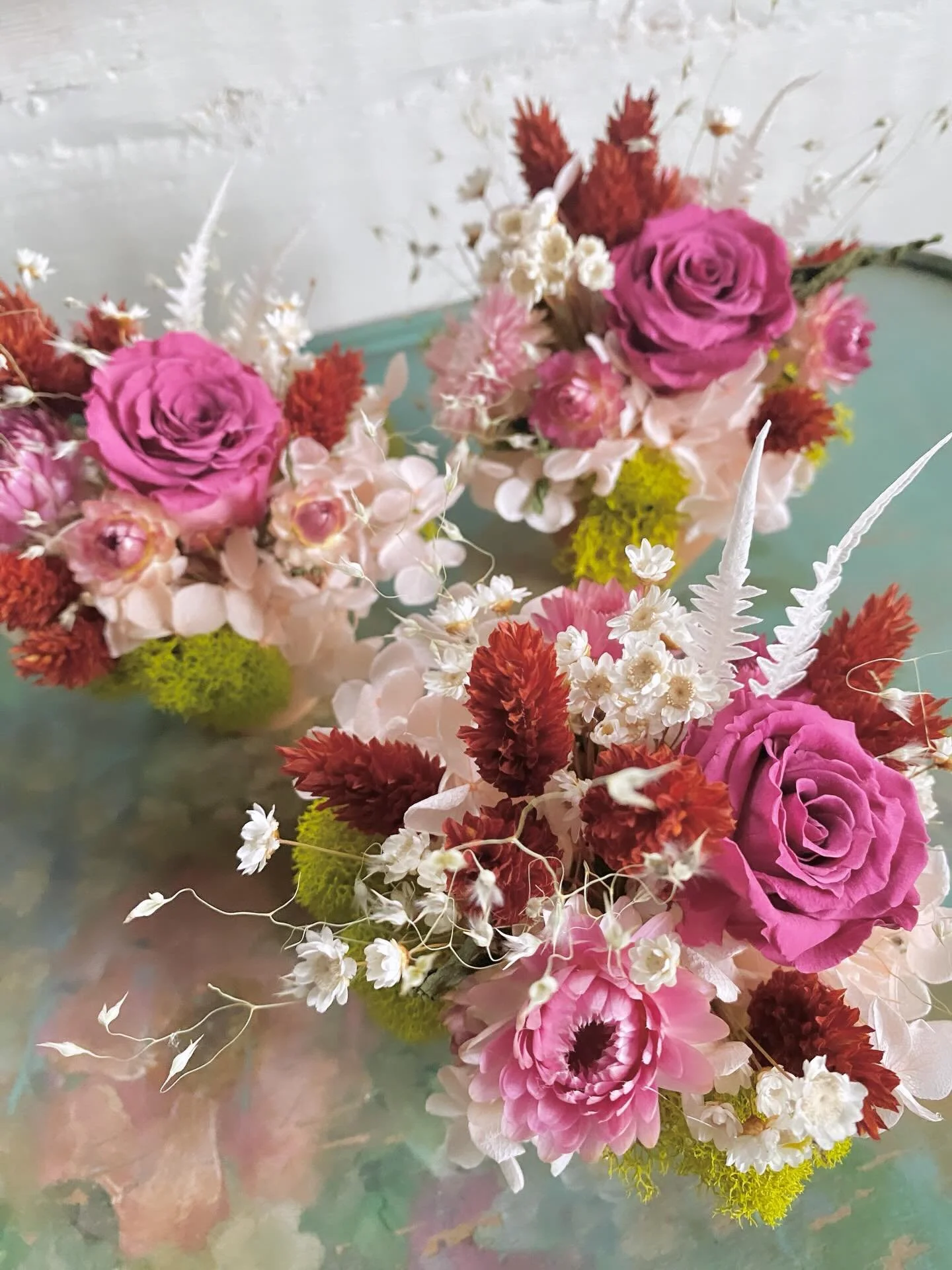 Happy May Day! Volant shop hours tomorrow, Saturday the 2nd, from 11-5 🌸
.
.
.
#fruitandflower #flowershop #mayday #volantpa #shopsmall