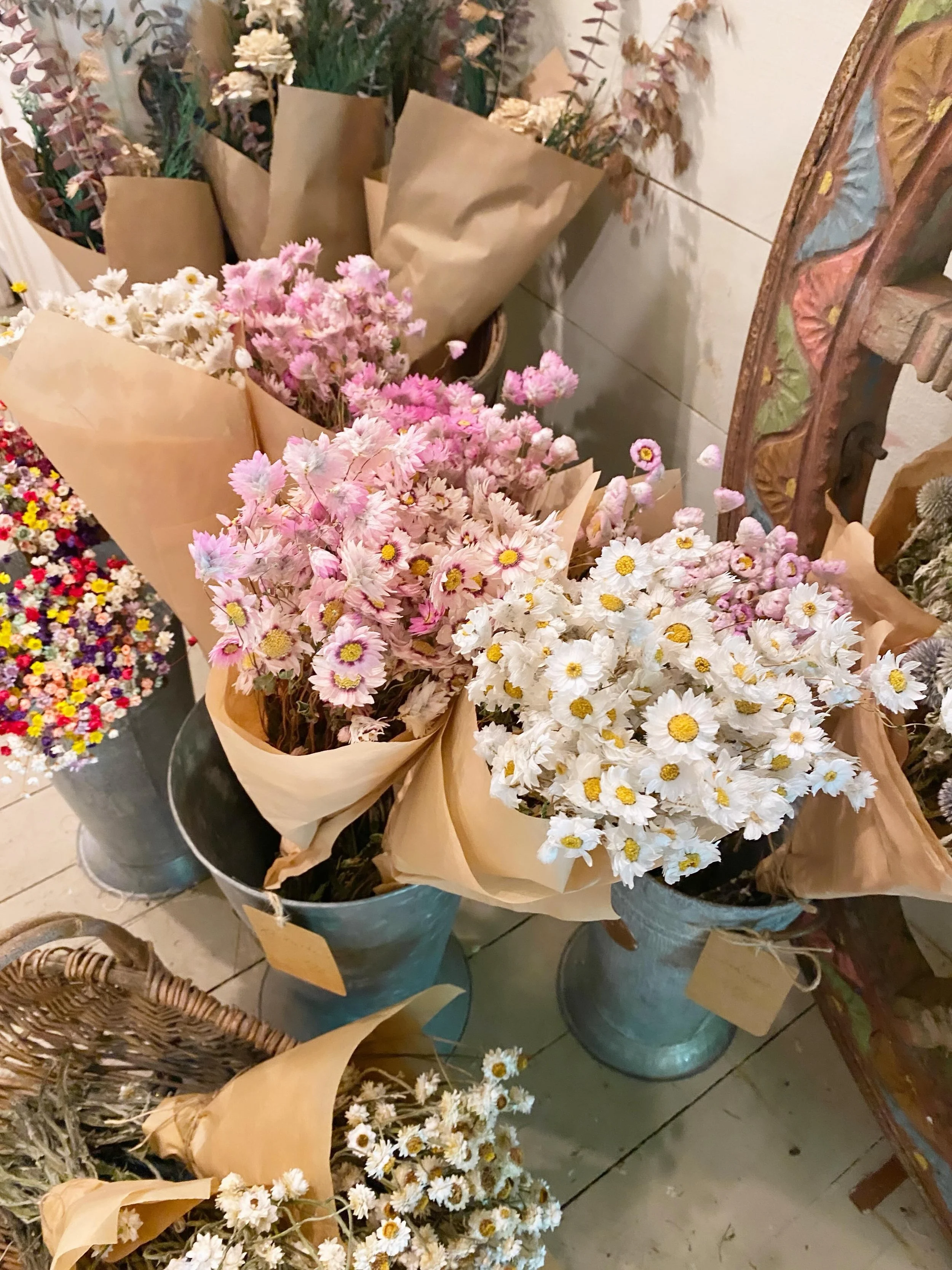 Volant shop open tomorrow, Saturday the 11th, from 11-4! 🌸
.
.
.
#fruitandflower #flowershop #driedflowers #volantpa #shopsmall