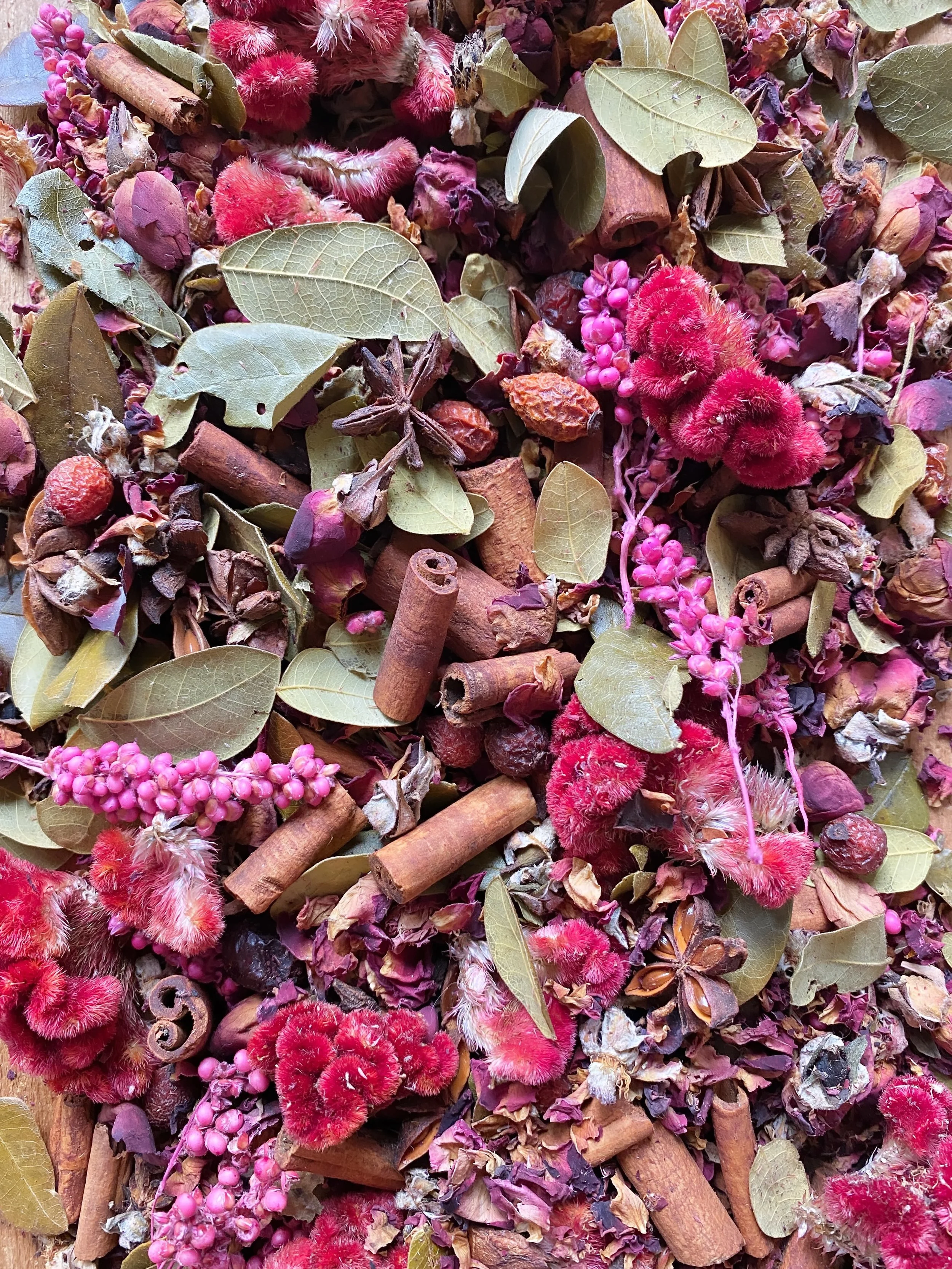The scent of the season ✨ a spicy blend of velvety cockscomb, rosebuds, rosehips, bay leaf, cinnamon sticks, star anise, and milo berry, perfect in a dish or simmered stovetop.