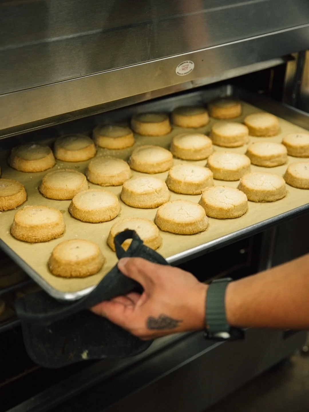 cranking out our salted shortbreads on the daily 🏃&zwj;♂️
⠀⠀⠀⠀⠀⠀⠀⠀⠀
grab one to pair with your coffee or stock up with some packs. made from scratch by our team and baked fresh daily ⚡️