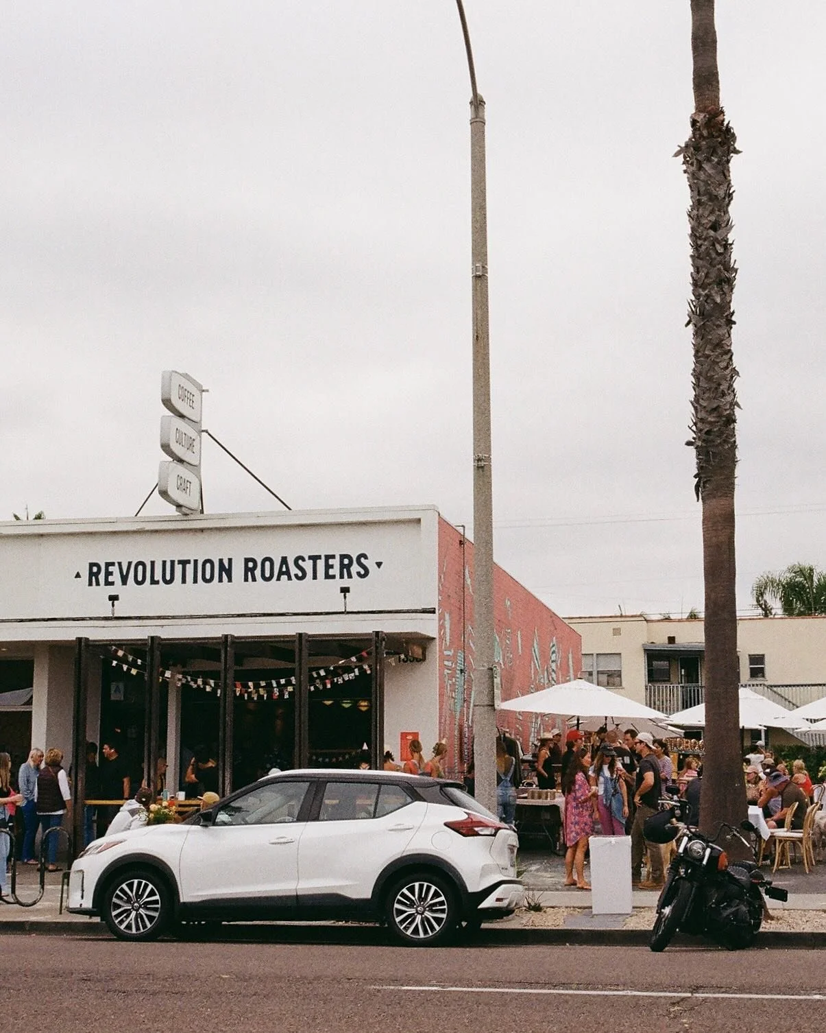 throwback to our 10 year anniversary party 📸
⠀⠀⠀⠀⠀⠀⠀⠀⠀
best day ever ft such a rad group of vendors and artists 🎈
⠀⠀⠀⠀⠀⠀⠀⠀⠀
🎞️ by @mr_illectric