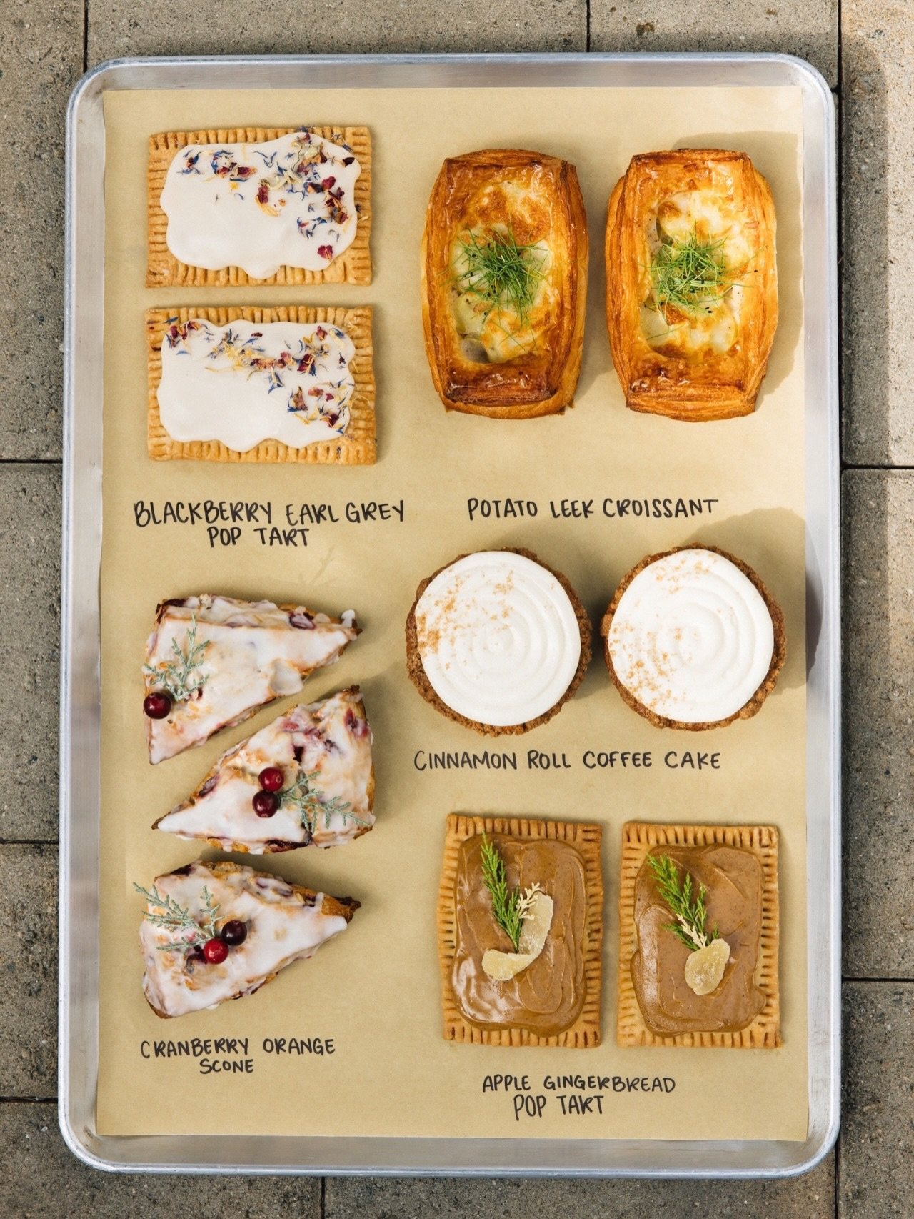 winter pastry offerings 🌿🥔🍎
⠀⠀⠀⠀⠀⠀⠀⠀⠀
cranberry orange scone
blackberry earl grey pop tart [vg]
apple gingerbread pop tart [vg]
cinnamon roll coffee cake [gf]
potato leek croissant
⠀⠀⠀⠀⠀⠀⠀⠀⠀
plus our usual bounty of morning buns, monkey bread, cro