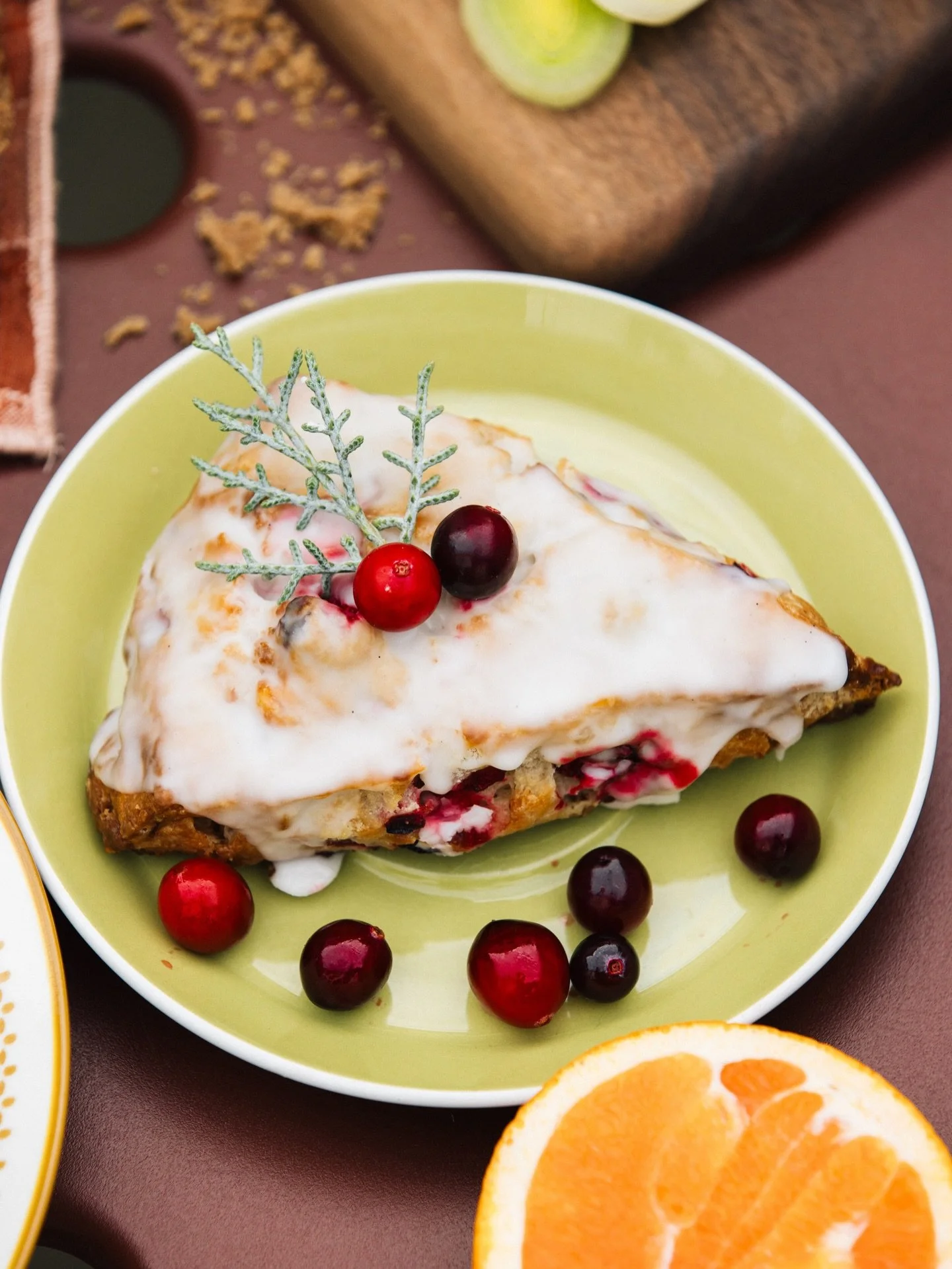 cranberry orange scone 🍊
⠀⠀⠀⠀⠀⠀⠀⠀⠀
our staple buttermilk scone baked with cranberries and candied orange topped with a vanilla bean glaze