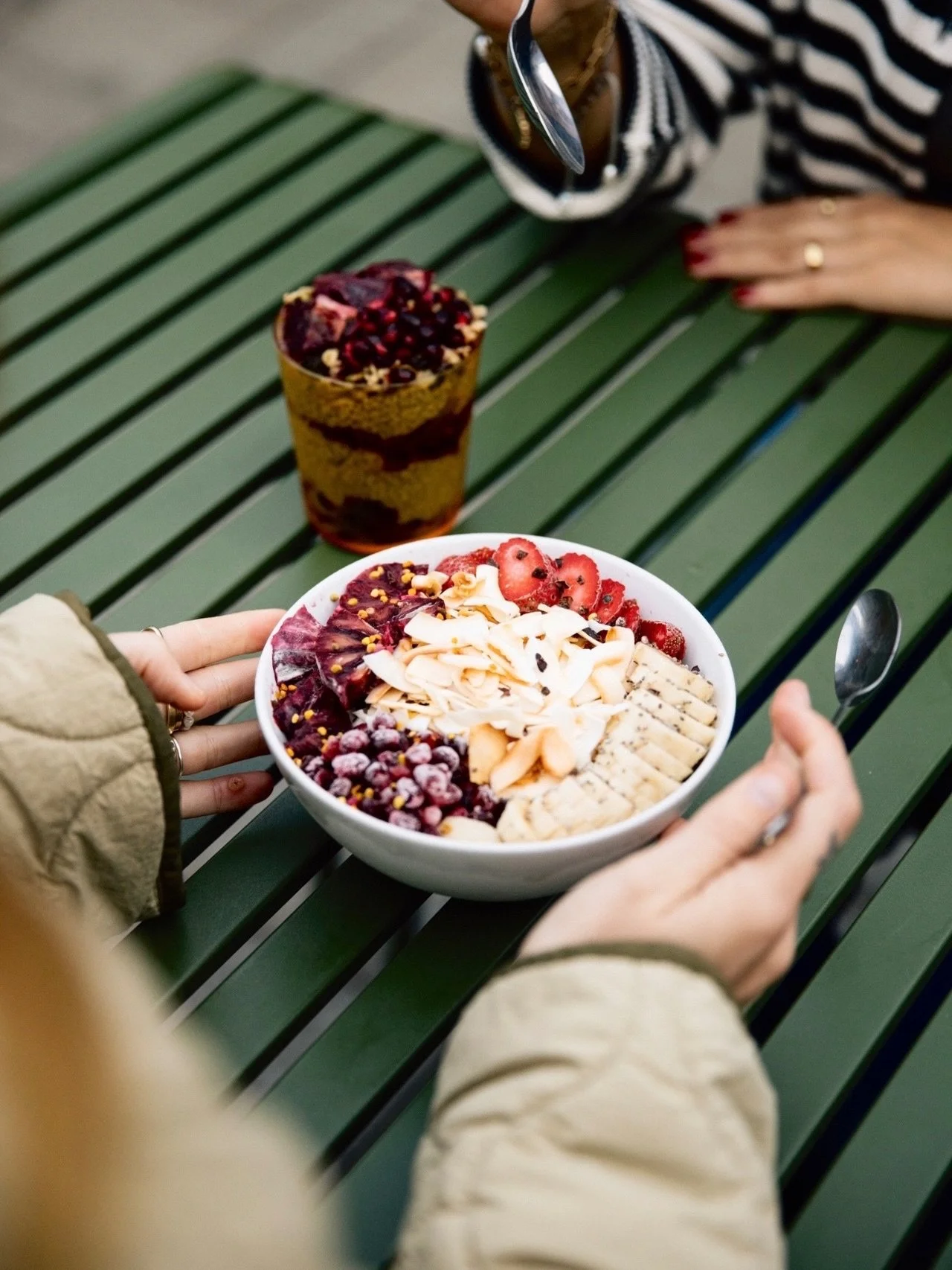 winterspice chia pudding &amp; acai bowl 🥣
⠀⠀⠀⠀⠀⠀⠀⠀⠀
winterspice chia pudding layered with blood oranges, pomegranate seeds, + maple pecan granola
⠀⠀⠀⠀⠀⠀⠀⠀⠀
acai sorbet topped with strawberries, banana, blood orange, pomegranate, toasted coconut, ca