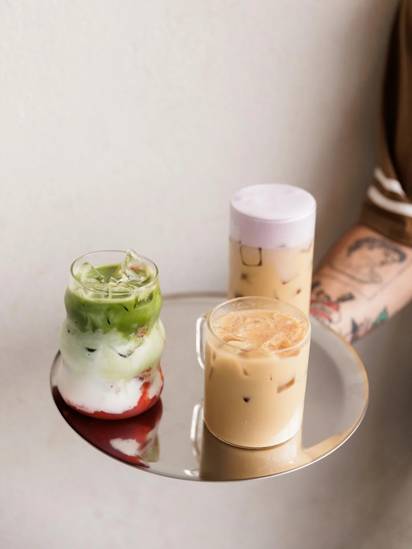 spring beverage offerings 🪻🍯🍓

honeycomb latte
honey cardamom syrup, espresso + milk

pistachio latte
pistachio syrup, espresso + milk

strawberry yuzu matcha
strawberry yuzu syrup, ceremonial grade matcha + milk

plus two seasonal cold foams:

ho