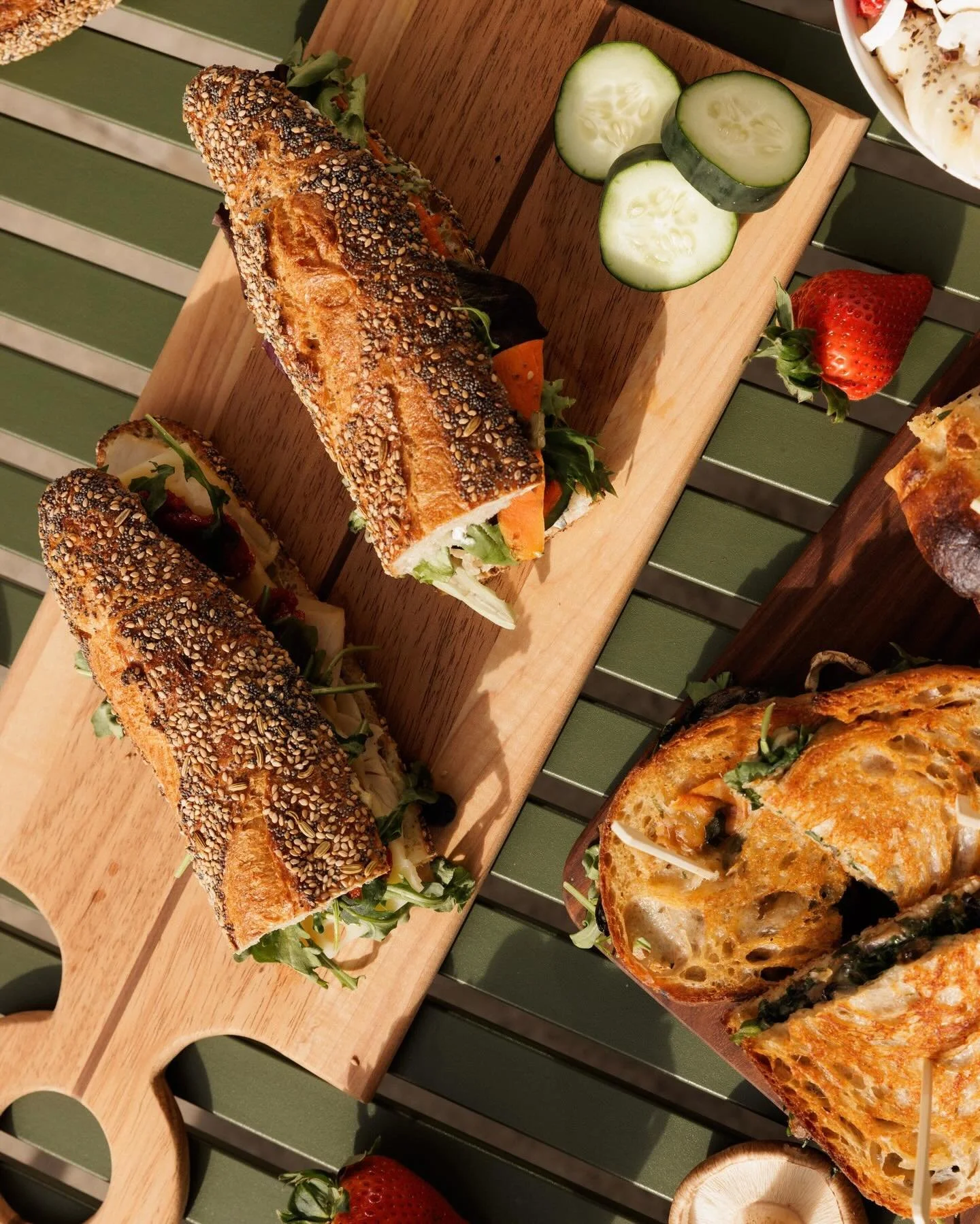 spring kitchen offerings 🥑🥕🍓

turkey artichoke sando
roasted turkey, swiss, sun dried tomatoes, jalape&ntilde;o artichoke spread + arugula on @pragerbrothers seeded baguette

mediterranean veggie sando
avocado, seasoned carrots, shredded cucumber,