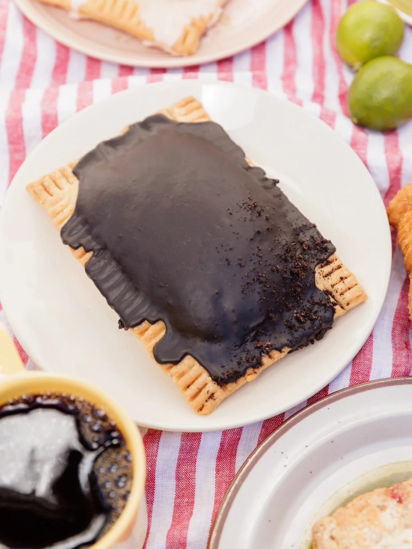 oreo pop tart 〰️🍫&spades;️

cookies + cream filling baked in vegan pie dough, topped with a black cocoa glaze and oreo crumble 

talk about nostalgia, this one will transport you back in time!