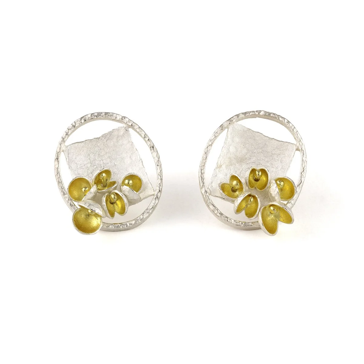 Circle flourishing earrings