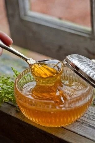 The Benefits of Honey: Nature’s Golden Healer