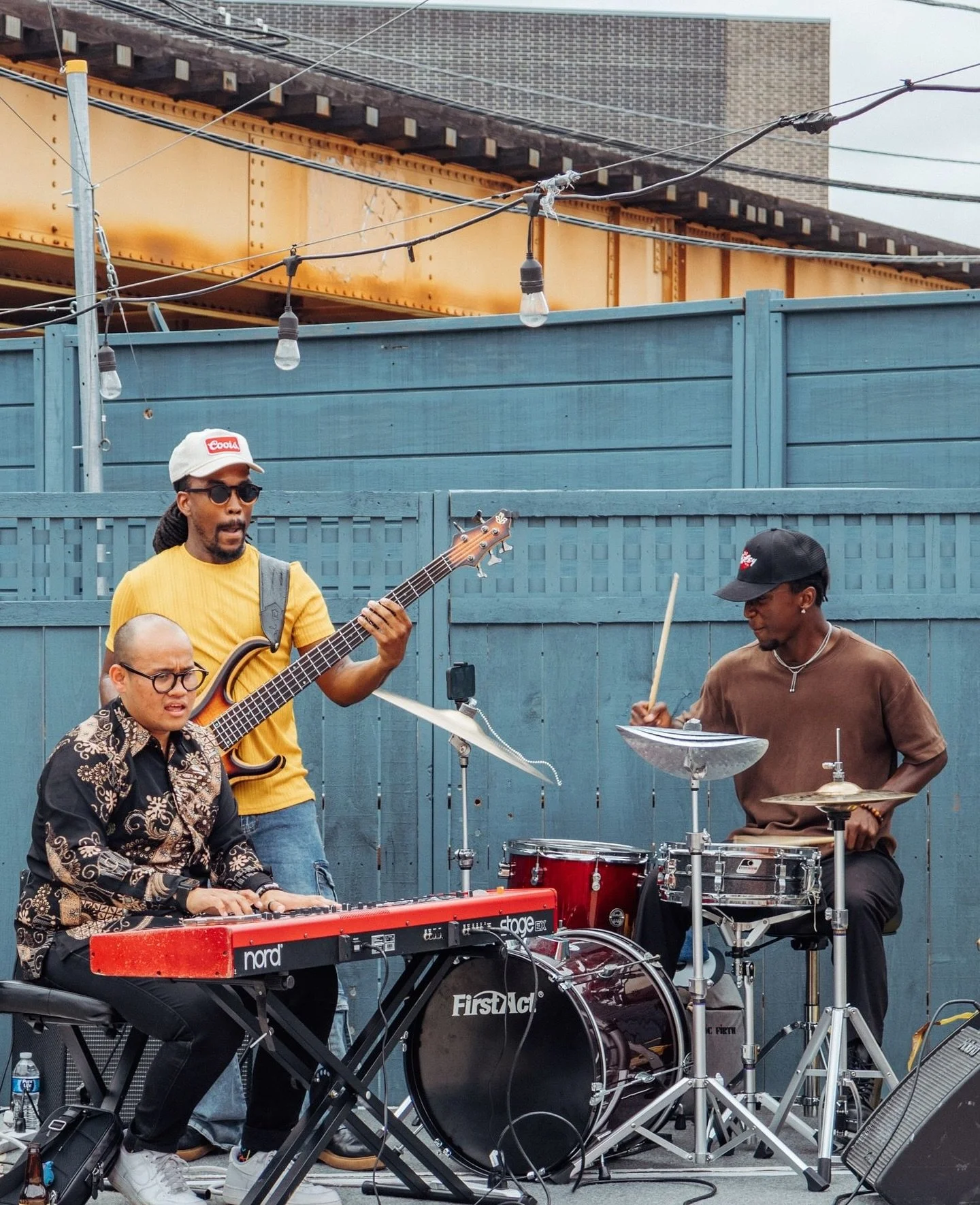 JAZZ LUNCH ⁠RETURNS! ⁠SEE YOU THIS SUNDAY 🎶🍷🦪⁠
⁠
⁠
Sunday, October 19th ⁠
12pm-5pm at Easy Does It ⁠
Brought to you by @throughtherecordshop x @motorshucker x @easydoesitchicago 
⁠
DETAILS ⁠
&bull; live music from Al&egrave;c Trio⁠ @alextrio1 
&bu