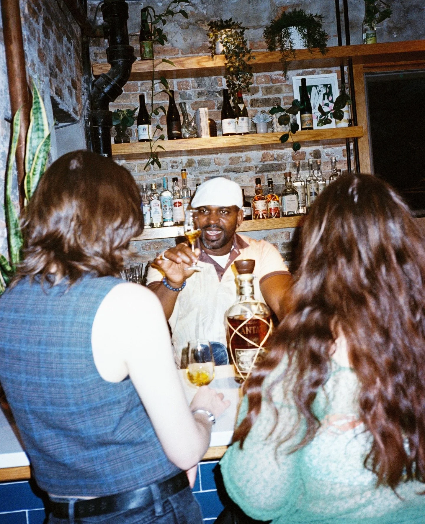 TONIGHT! 🌴🥥 RUM TAKEOVER AT EASY DOES IT⁠!⁠
⁠
⁠
1ST UP &mdash;> TASTING ⁠
⁠&bull; Thursday 4/23 Planteray Rum Tasting ft Rare Single Casks, Signature &amp; Premium Blends, 6-9PM⁠
⁠
AFTER THE TASTING &mdash;> DJ, VIBES &amp; MORE RUM ⁠
&bull; 