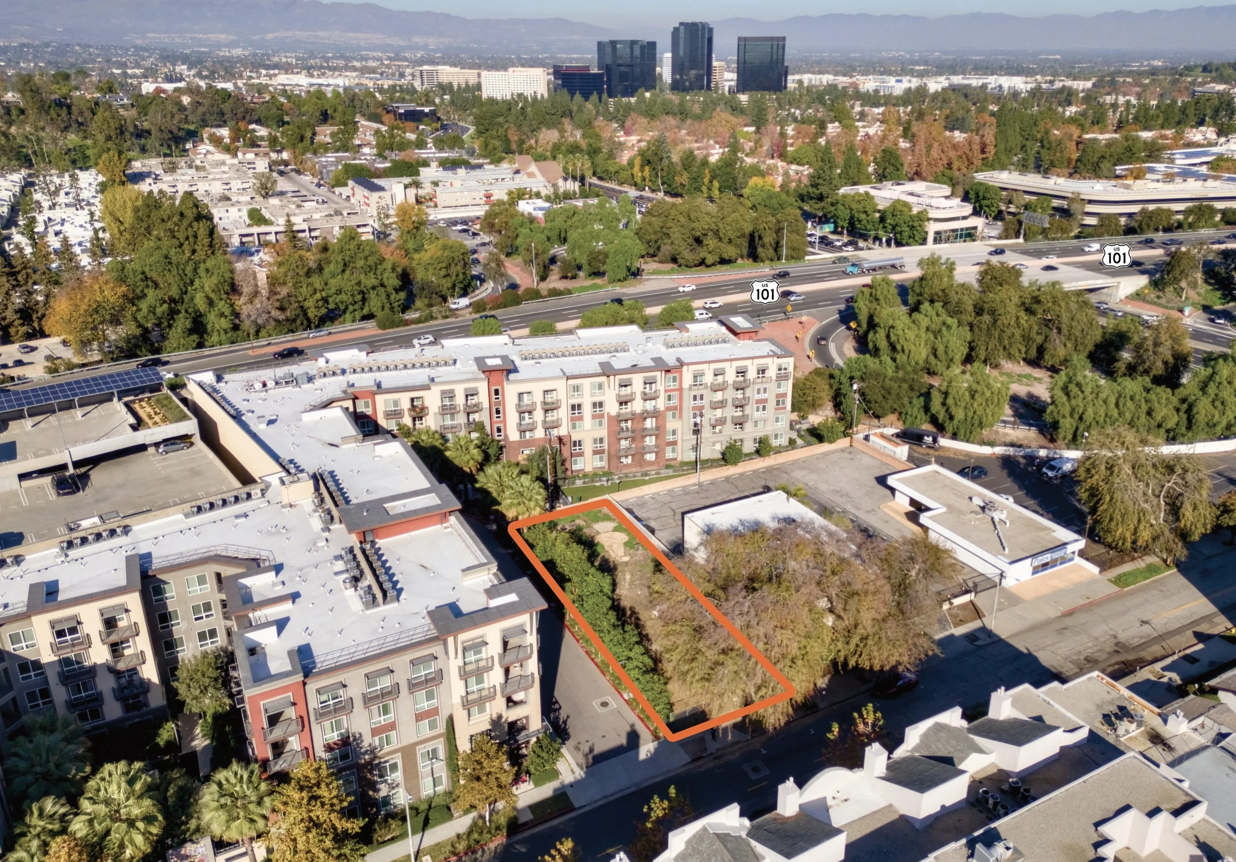 Clarendon 22045 - MLS - 7.jpg