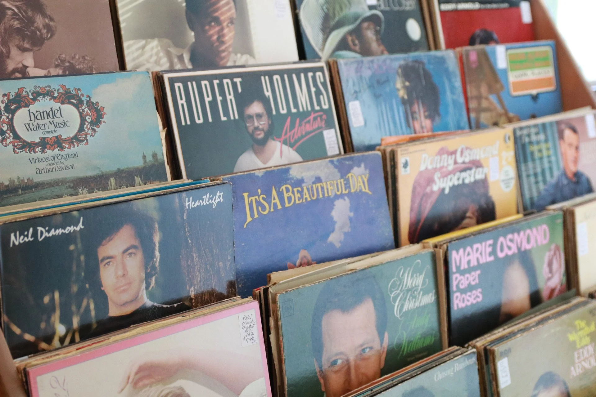 APT 4B Restaurant & Vinyl Bar