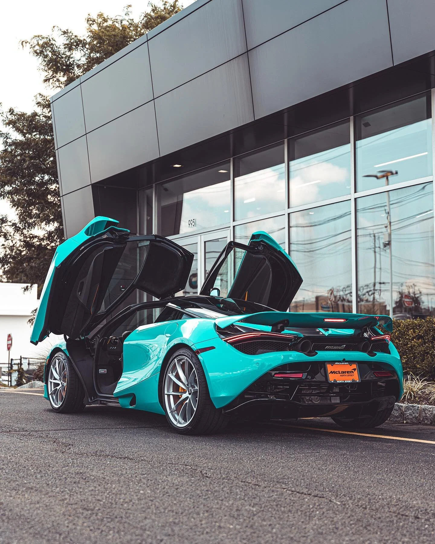 What a Duesy! 🤤
.
.
.
.
.
#mclaren #mclarenspeedtail #mclaren675lt #mclaren720s #mclarenp1 #mclarensenna #mclarenf1 #mclaren600lt #mclaren570s #artura #speedtail #720s #650s #675lt #600lt #ct #senna #sennagtr #p1 #f1 #cars #carspotting #carsofinstag