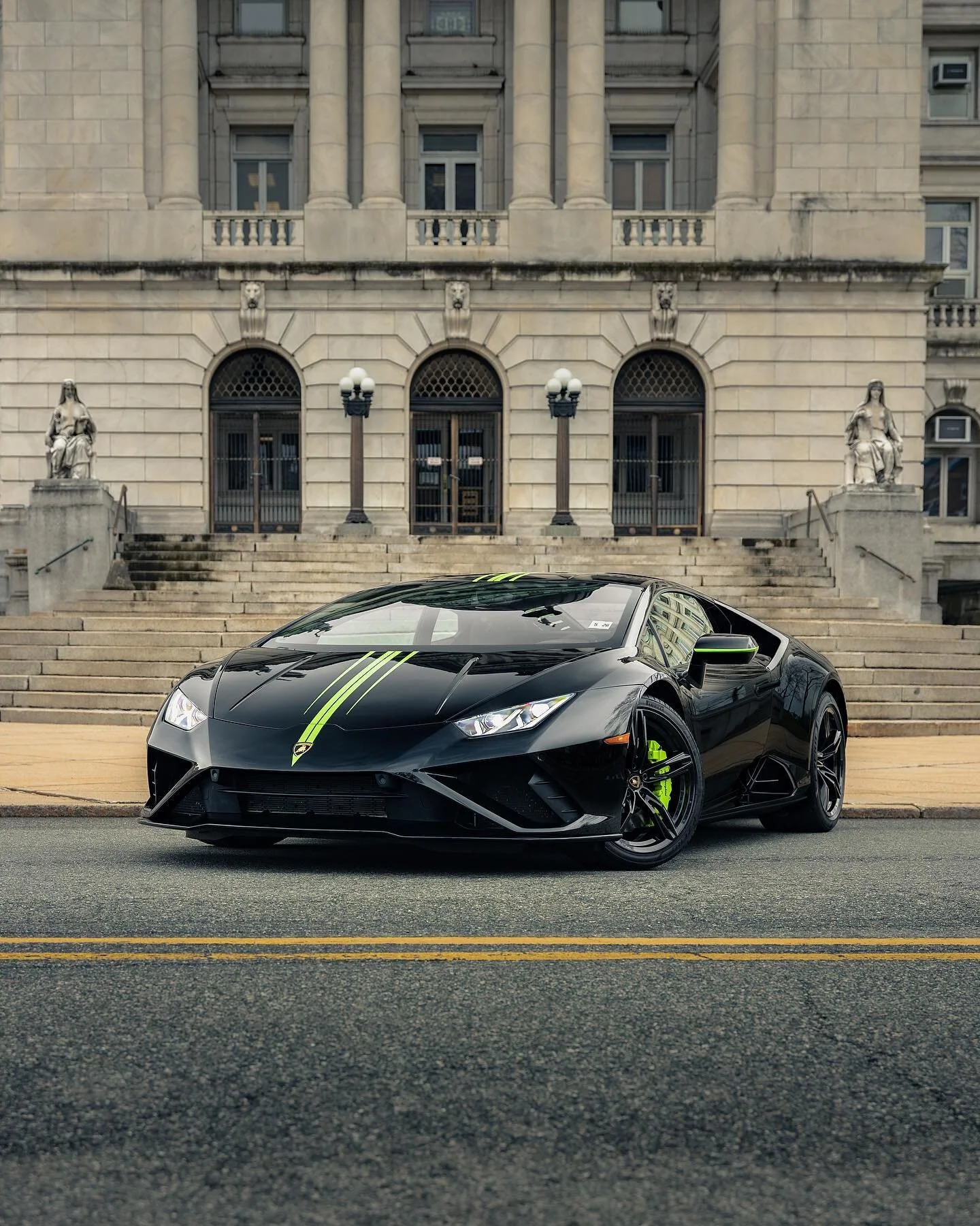 The face of an angry bull😤
.
.
.
.
.
#lamborghini #lambo #lamborghinihuracan #huracan #aventador #urus #evo #sv #svj #performante #sto #supercars #exoticcars #fastcars #supercars #Lamboclub #instagram #luxury #hypercars #carsofinstagram #carswithout