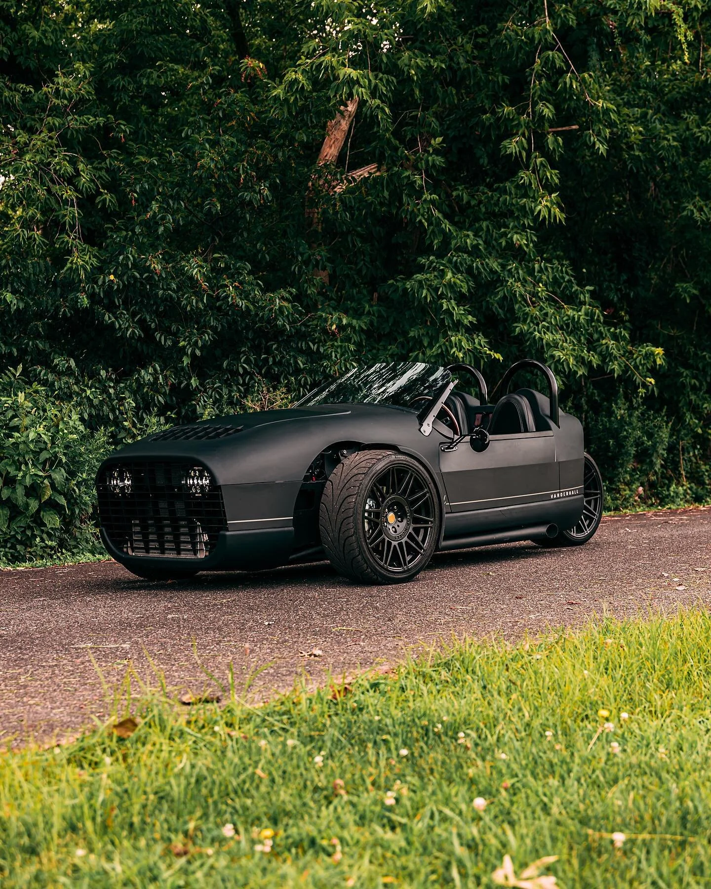 I feel like everytime i post this vanderhall, the weather is terrible&hellip;
.
.
.
.
.
#vanderhall #vanderhallvenice #vanderhallmotorworks #vanderhallcarmel #vanderhallusa #roadster #gt #venice #3wheeler #3wheels #motorcycle #moto #motocross #motorc