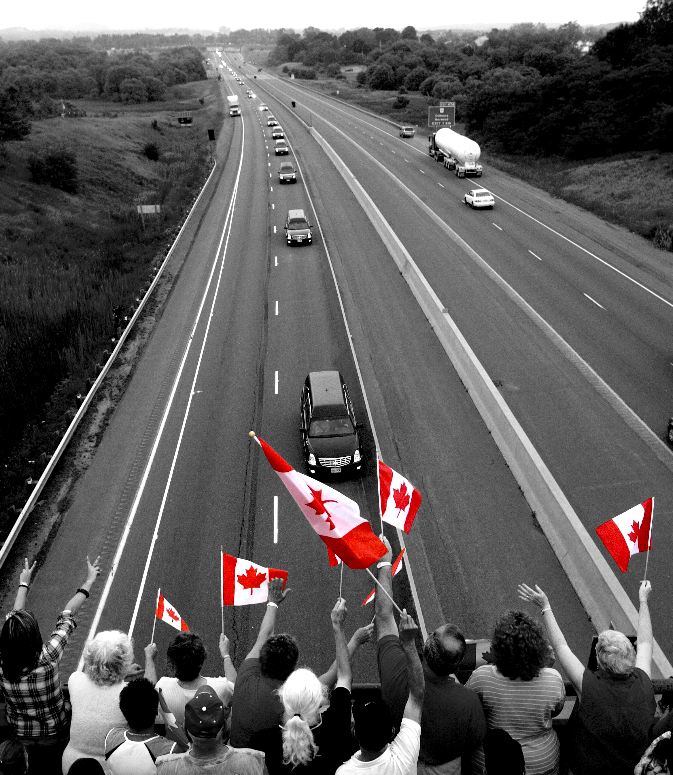 CRopBridgeBlackWhiteRed.png