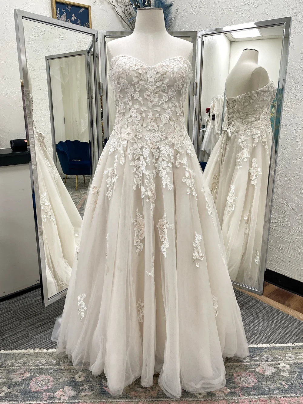 bride green dress A custom made emerald nikkah with a statement sleeve and a mantilla style veil. This gown features a satin overskirt and a hand beaded neckline. How stunning does our JulyBestflashsale7/28