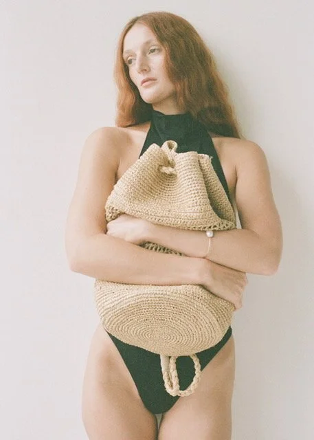 Juiz Sling Bag in Woven Raffia