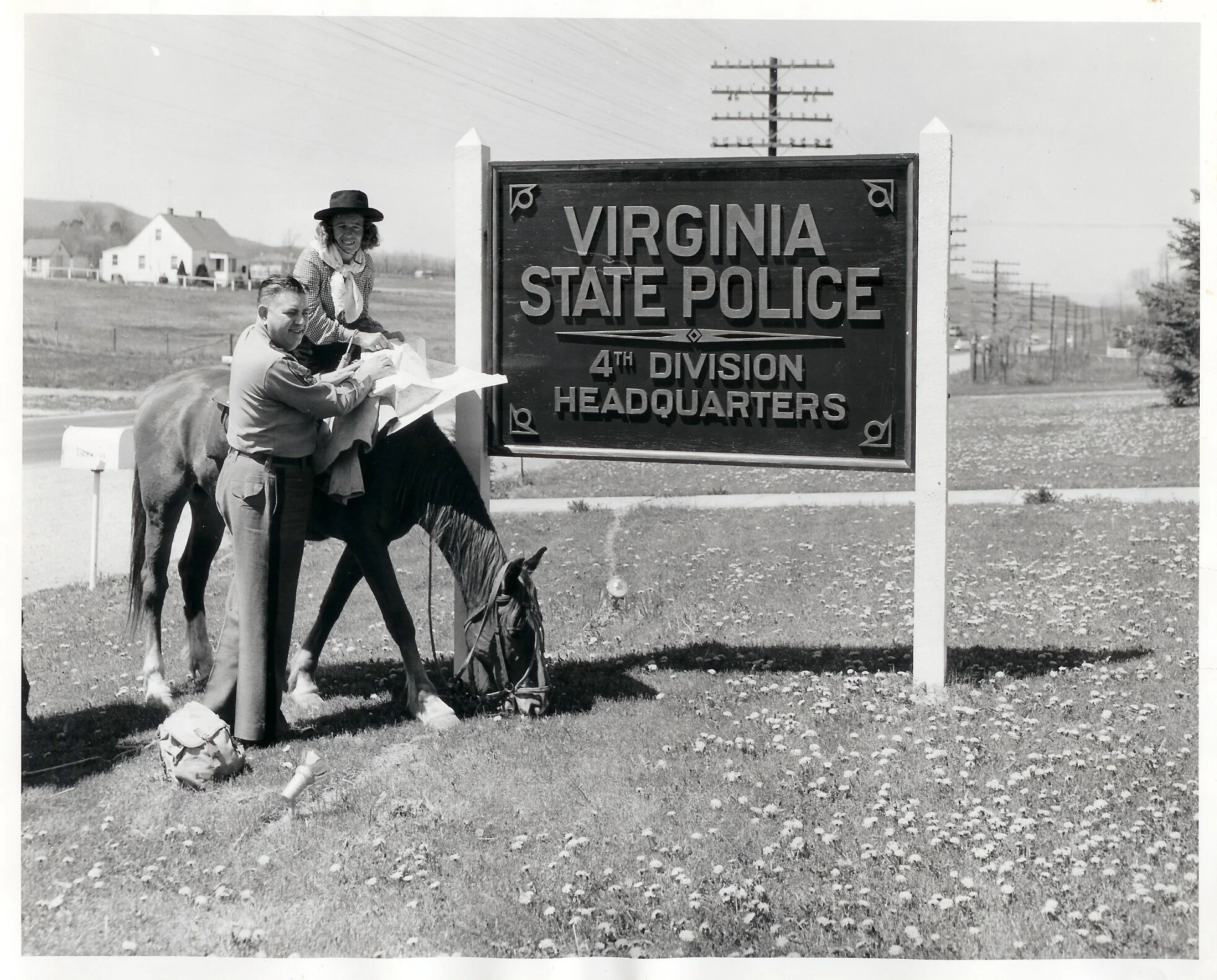 Div IV HQs  Funny with horse.JPG