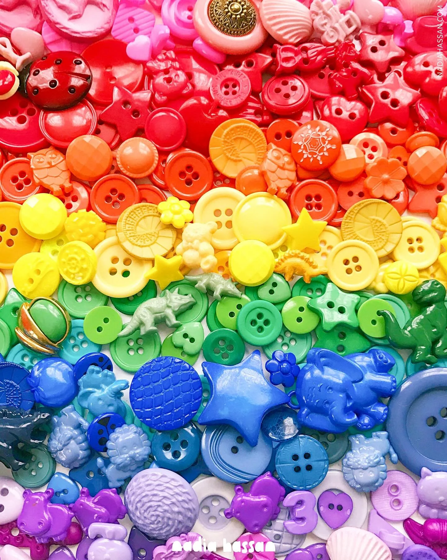 A rainbow of buttons to brighten your day 🌈💖