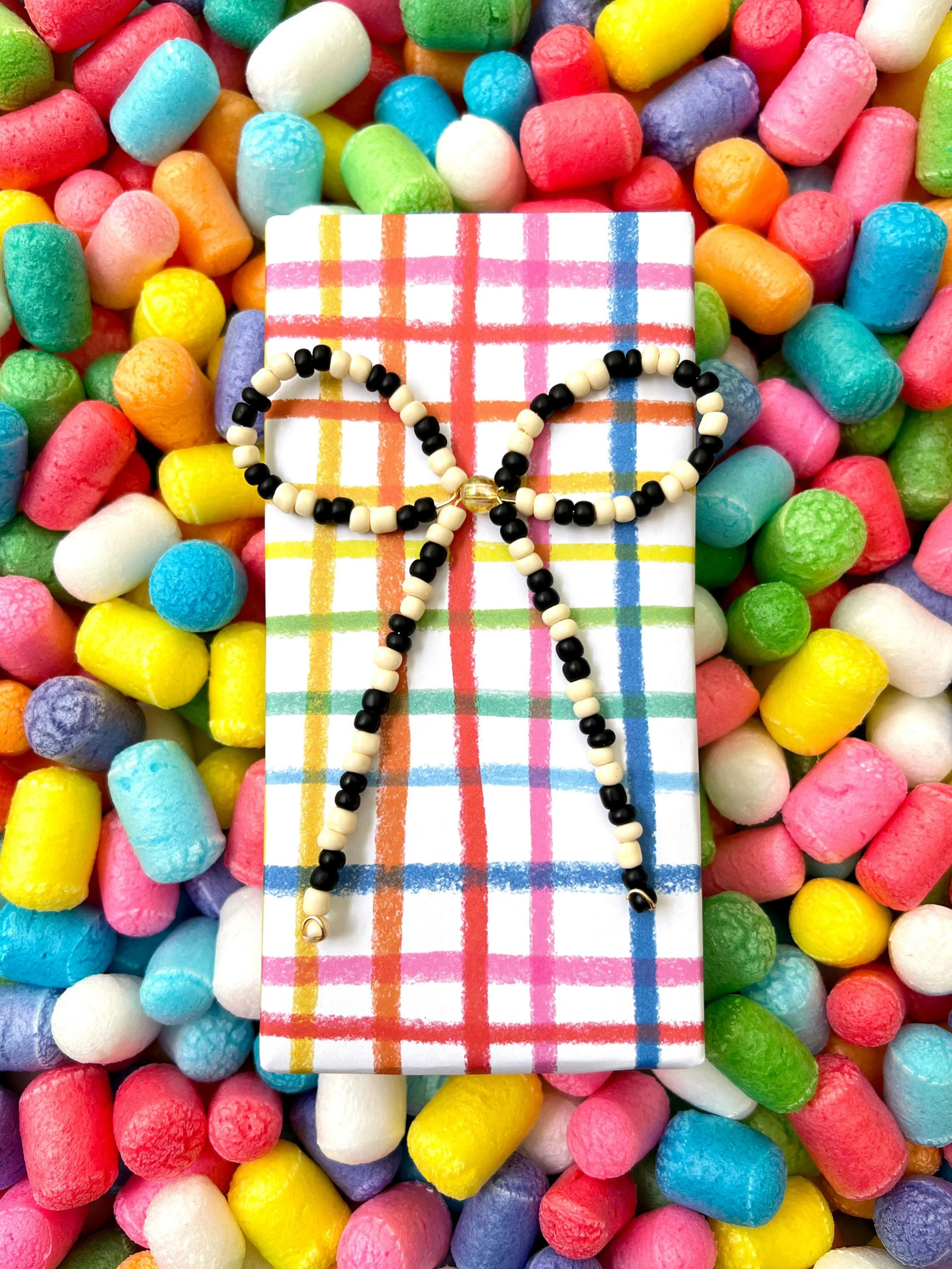 A little more eye candy from my Rainbow Everything! Wrapping Paper Book 🩷❤️🧡💛💚🩵💙💜

This plaid is my favorite pattern from the book and if it was 12 sheets of just this I would have been totally ok with that 😁