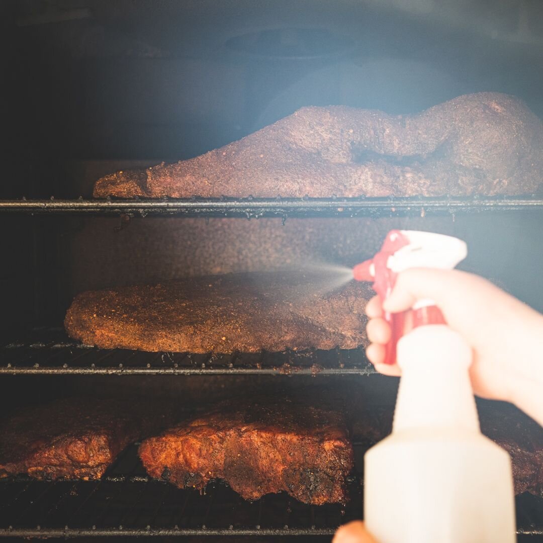 I can literally smell this picture... Nothing quite like standing right in front of the smoker as the doors open and all the delicious smells waft out.💨🔥🥩