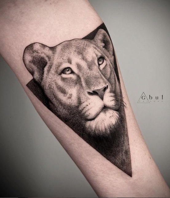 The Hive – G.Bul Tattoo – Dotwork Tattoo – Pointilisme Tattoo – Soft Realism Tattoo – Stippling Tattoo
