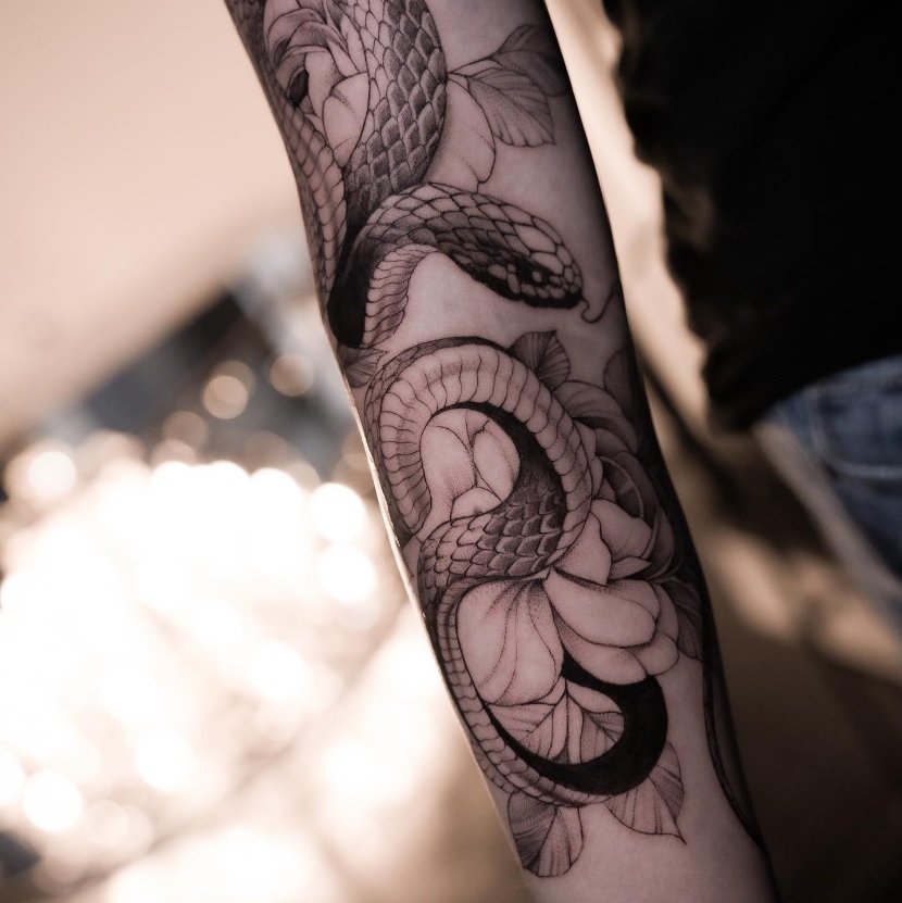 The Hive – G.Bul Tattoo – Dotwork Tattoo – Pointilisme Tattoo – Soft Realism Tattoo – Stippling Tattoo