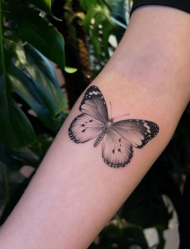 The Hive – G.Bul Tattoo – Dotwork Tattoo – Pointilisme Tattoo – Soft Realism Tattoo – Stippling Tattoo