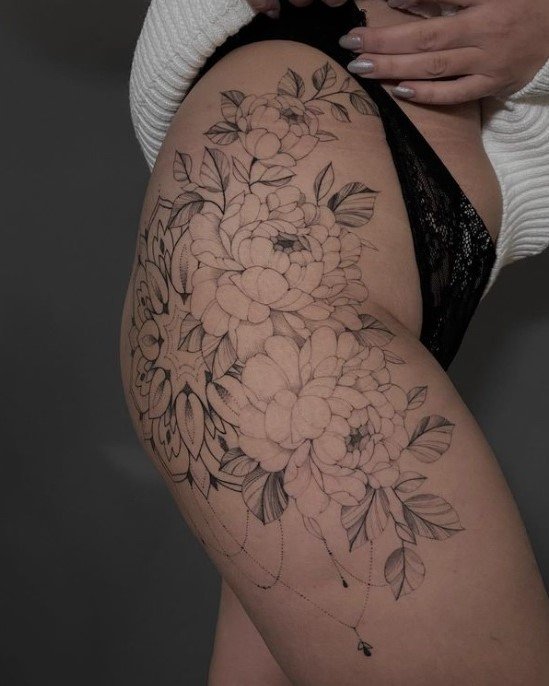 The Hive – Sky Coyote – Full Color Tattoo – Watercolor Tattoo – Black and Grey Tattoo – Floral Tattoo – Delicate Tattoo – Flower Tattoo – Feminine Tattoo