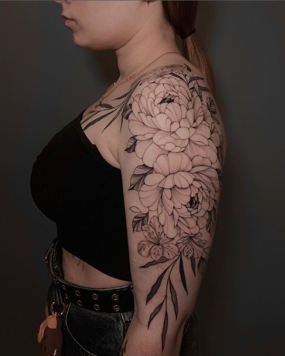 The Hive – Sky Coyote – Full Color Tattoo – Watercolor Tattoo – Black and Grey Tattoo – Floral Tattoo – Delicate Tattoo – Flower Tattoo – Feminine Tattoo