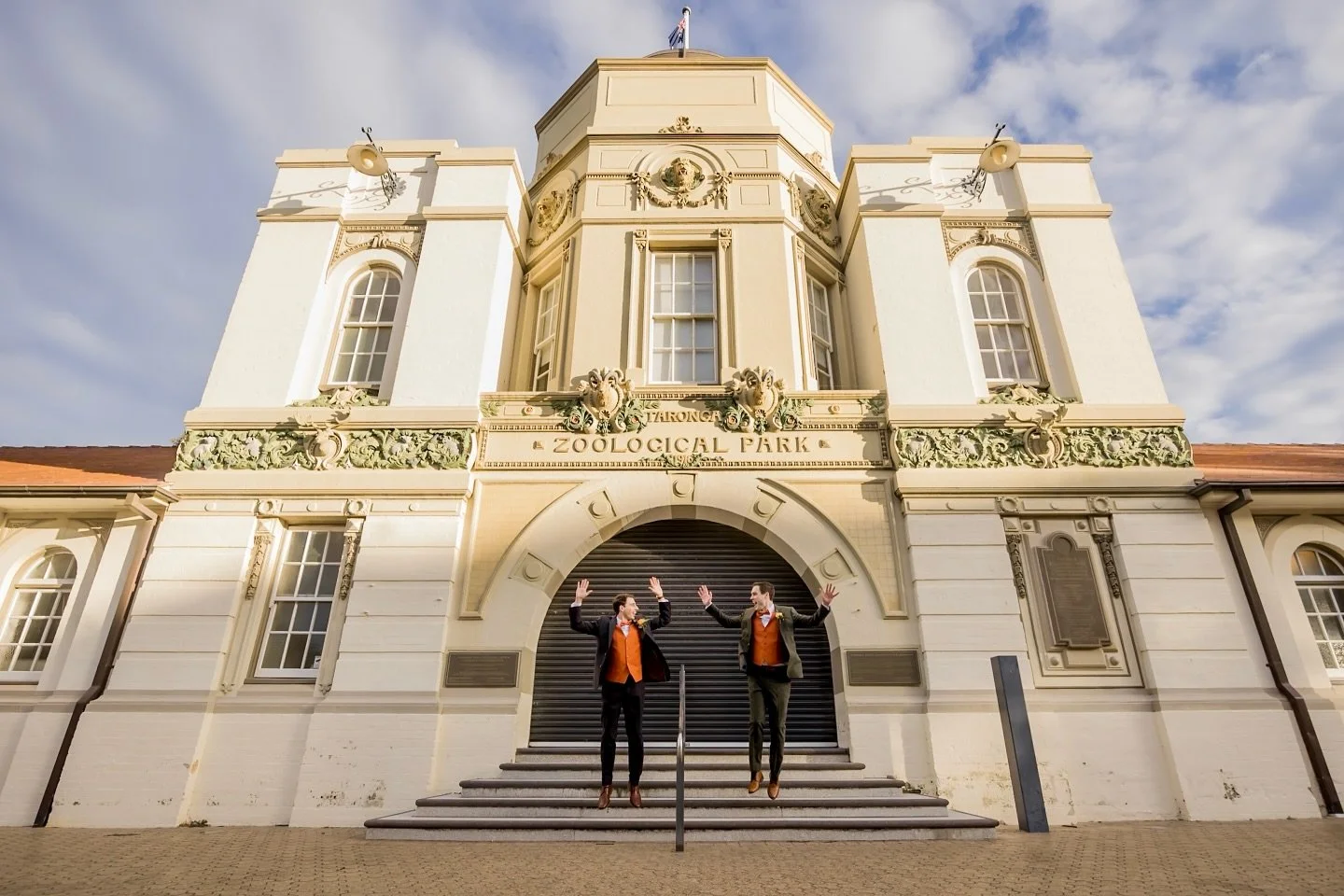 💍✨ Just married at Taronga Centre!
These two grooms made the most of Sydney’s iconic Taronga Zoo, kicking off their wedding day with laughter, jumps, and pure joy. 🌈 From the grand heritage entrance to sweeping harbour views, a Taronga Centre