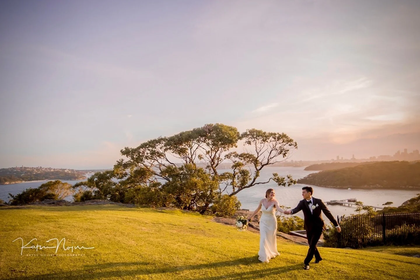 Sunset strolls at George Heights 🌅
This cute couple just casually walking through the field, laughing, holding hands, and taking in that insane view of Sydney Harbour and the city skyline. The golden light made everything feel like a dream&mdash;hon