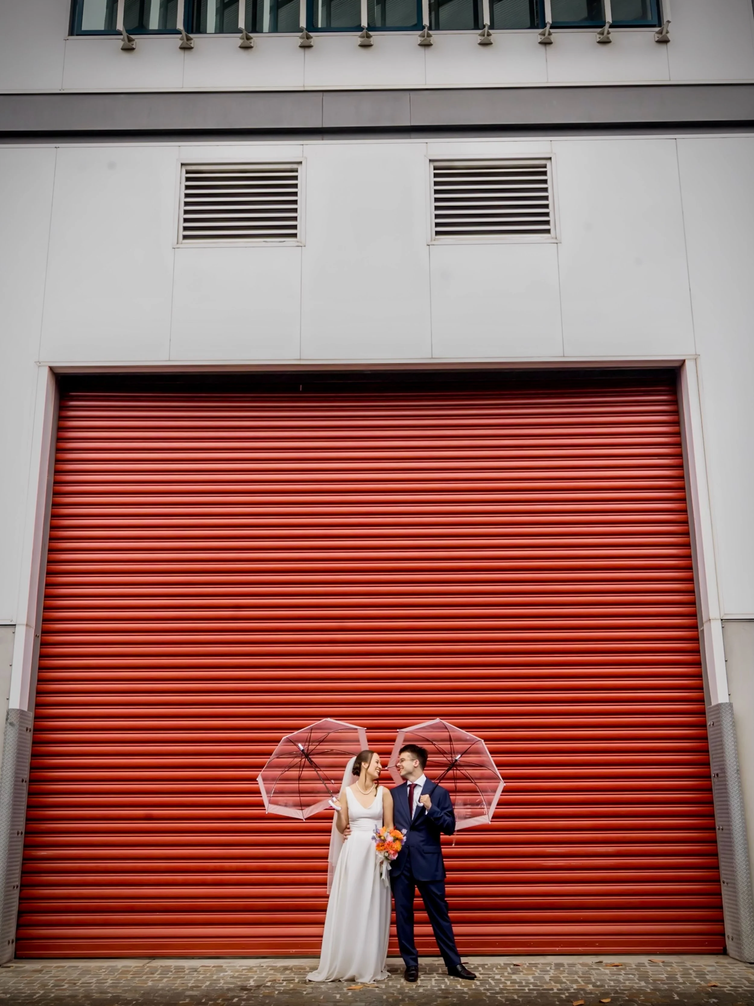 Rain on your wedding day? Not necessarily a problem. ☔️📸
Just 10 days ago, these two celebrated their intimate wedding at Pyrmont Registry before we wandered around Pyrmont Bay for photos. While most couples worry about the weather, a little rain ca