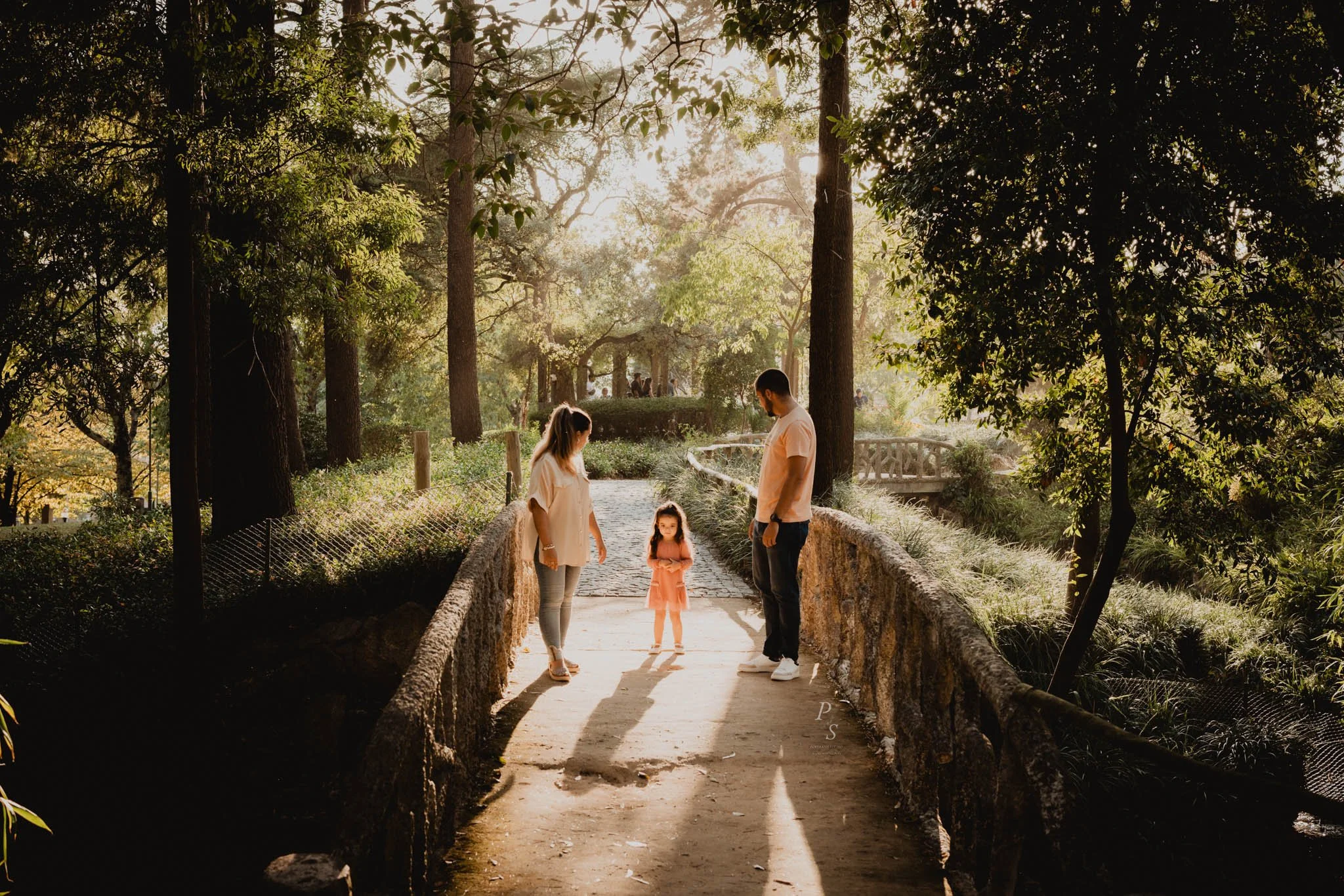 sessão fotografia de família ao no jardim. estúdio de fotografia porto