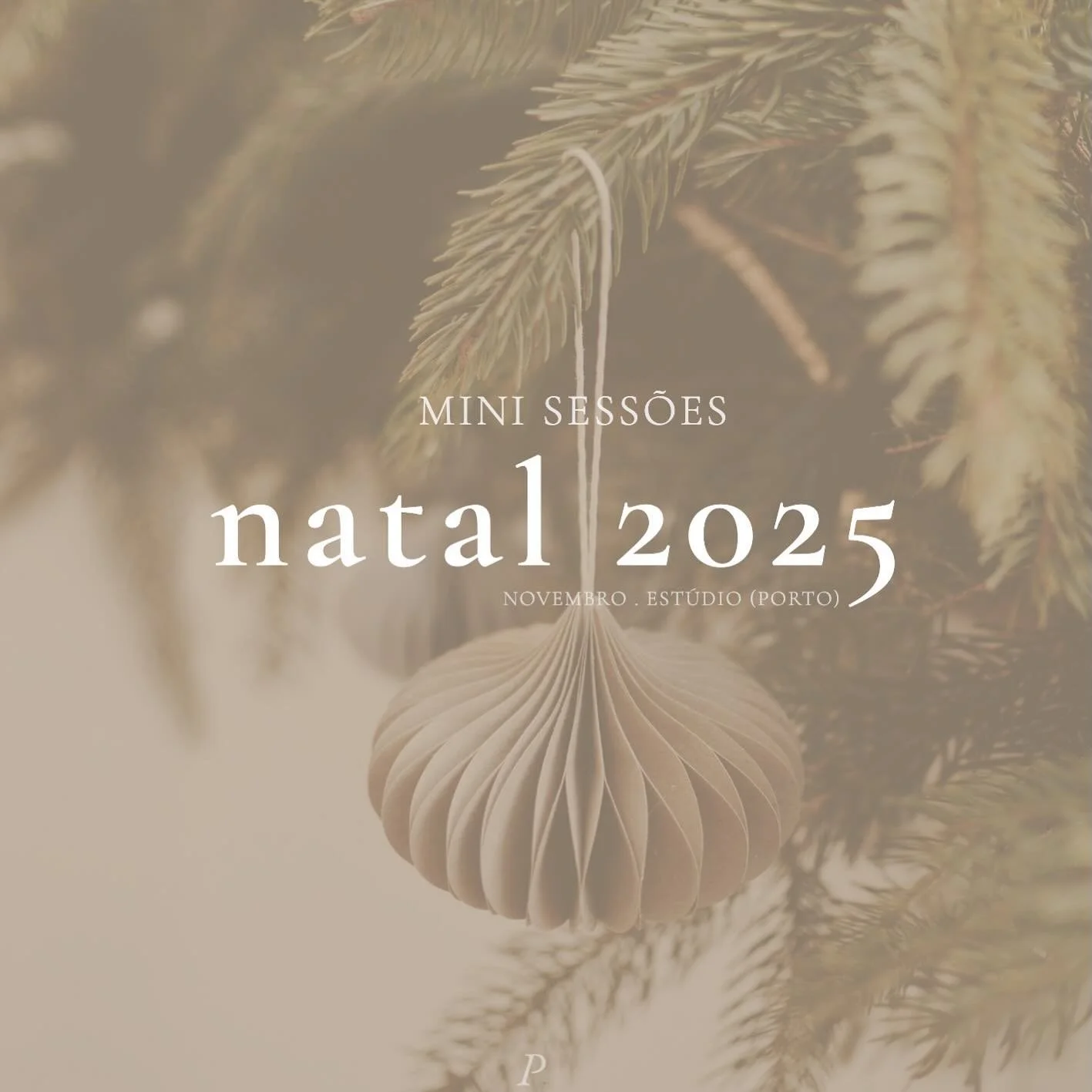 It&rsquo;s tiiime! ✨🤍🌿

A agenda das Mini Sess&otilde;es de Natal est&aacute; oficialmente aberta! 

Num cen&aacute;rio &uacute;nico, simples e minimalista, vais poder criar mem&oacute;rias que v&atilde;o passar de gera&ccedil;&atilde;o em gera&cce