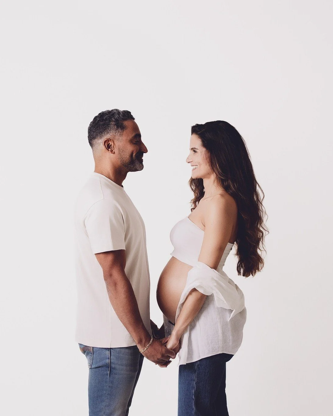 A Maternidade &eacute; desafiante, intensa e transformadora. 
Cada gesto, cada toque reflete uma cumplicidade que se vai fortalecendo entre momentos perfeitos e imperfeitos. Cada olhar reflete um amor mais profundo, mais c&uacute;mplice, mais vosso. 