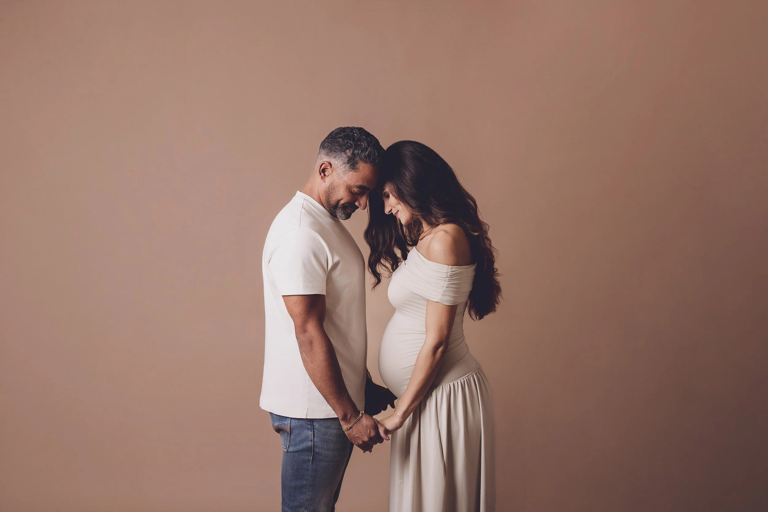 retrato casal cumplice sessao maternidade grávida estúdio de fotografia porto
