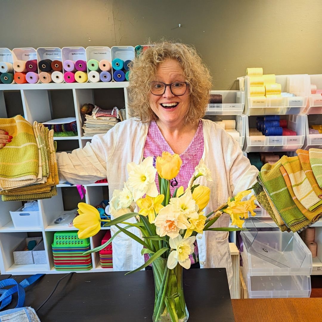 Behind the scenes: Getting ready for the big reveal! Melinda poses with the samples for Weaving Club Kit#15 Bubbe's Kitchen. 

Join the club now at www.vermontweavingsupplies.com

#vermontweavingsupplies #vermontweavingclubs #handwoven #weaversofthew