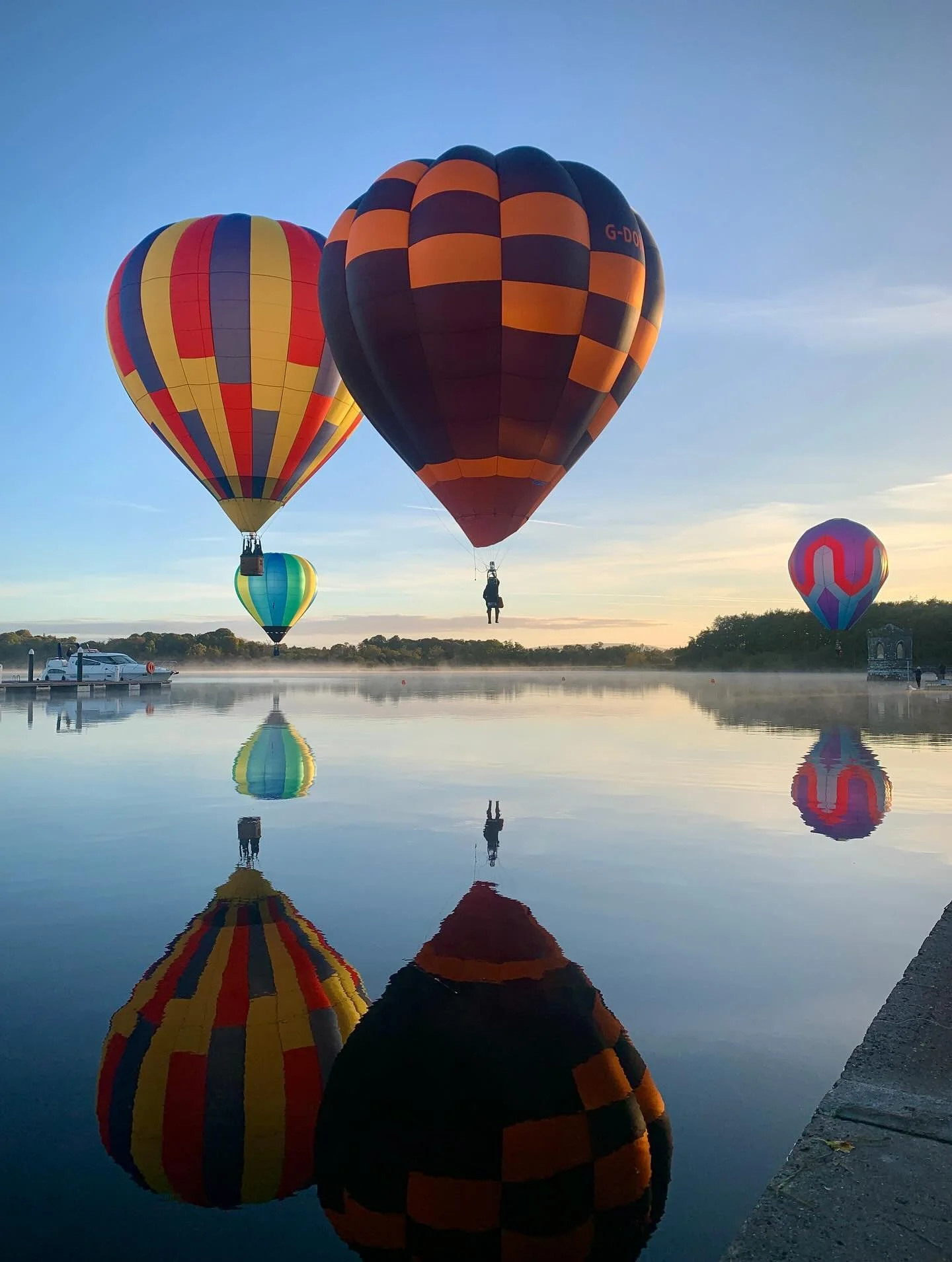 An awe inspiring morning and sunrise at @loughkeyforestpark today for the Hot Air Balloon Champs. It&rsquo;s something I&rsquo;ve wanted to go to for aaaages, so this year we pencilled in it in and roadtripped to Roscommon. I&rsquo;m not sure what it