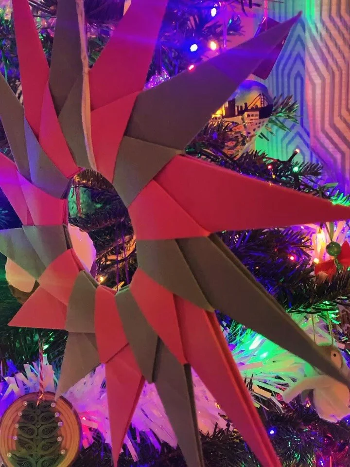 It&rsquo;s getting cosy in here! 
Join me for my Festive Origami Star Workshop at the @acreprojectcelbridge. I&rsquo;ll have some lovely papers, threads and ribbons to work with. All in the cosy, natural setting of the ACRE Project. 

Spots still ava