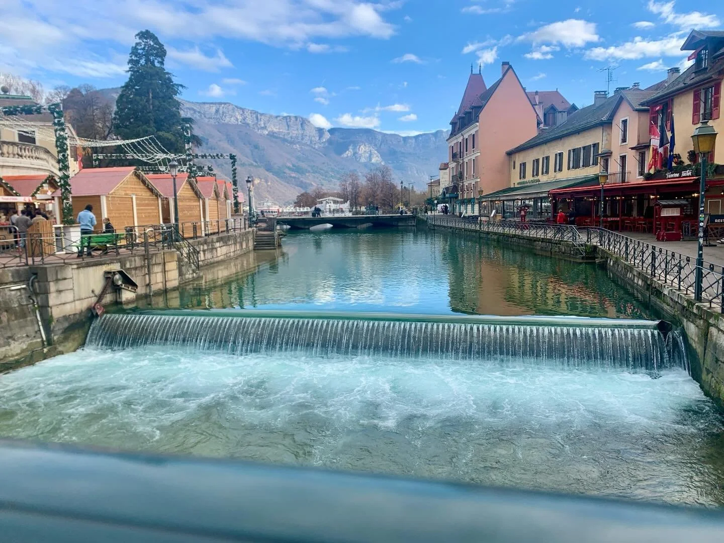 A little pre-Christmas trip to France last week after a big busy workshop bubble. There was art, wine and snow capped mountains! Couple of pics from Annecy where we went on a day trip from Lyon. It was one of the prettiest places I&rsquo;ve ever seen