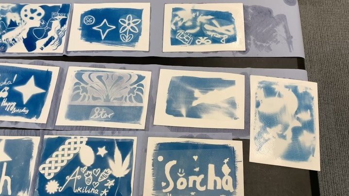 A lovely creative day at Naas Library for Crinniu na n&Oacute;g. We dabbled with cyanotypes, making blue photograms from natural foliage, 3D shapes and original doodles ⭐️

It was my first time being part of this annual day for children, and it was a